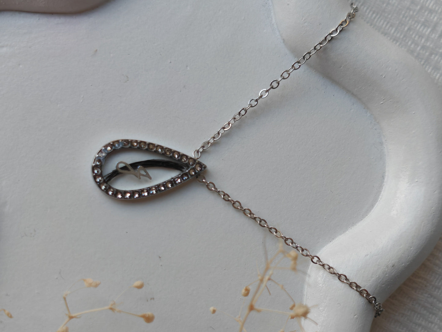 Collier au fil d'une goutte