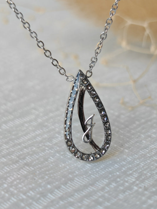 Collier au fil d'une goutte