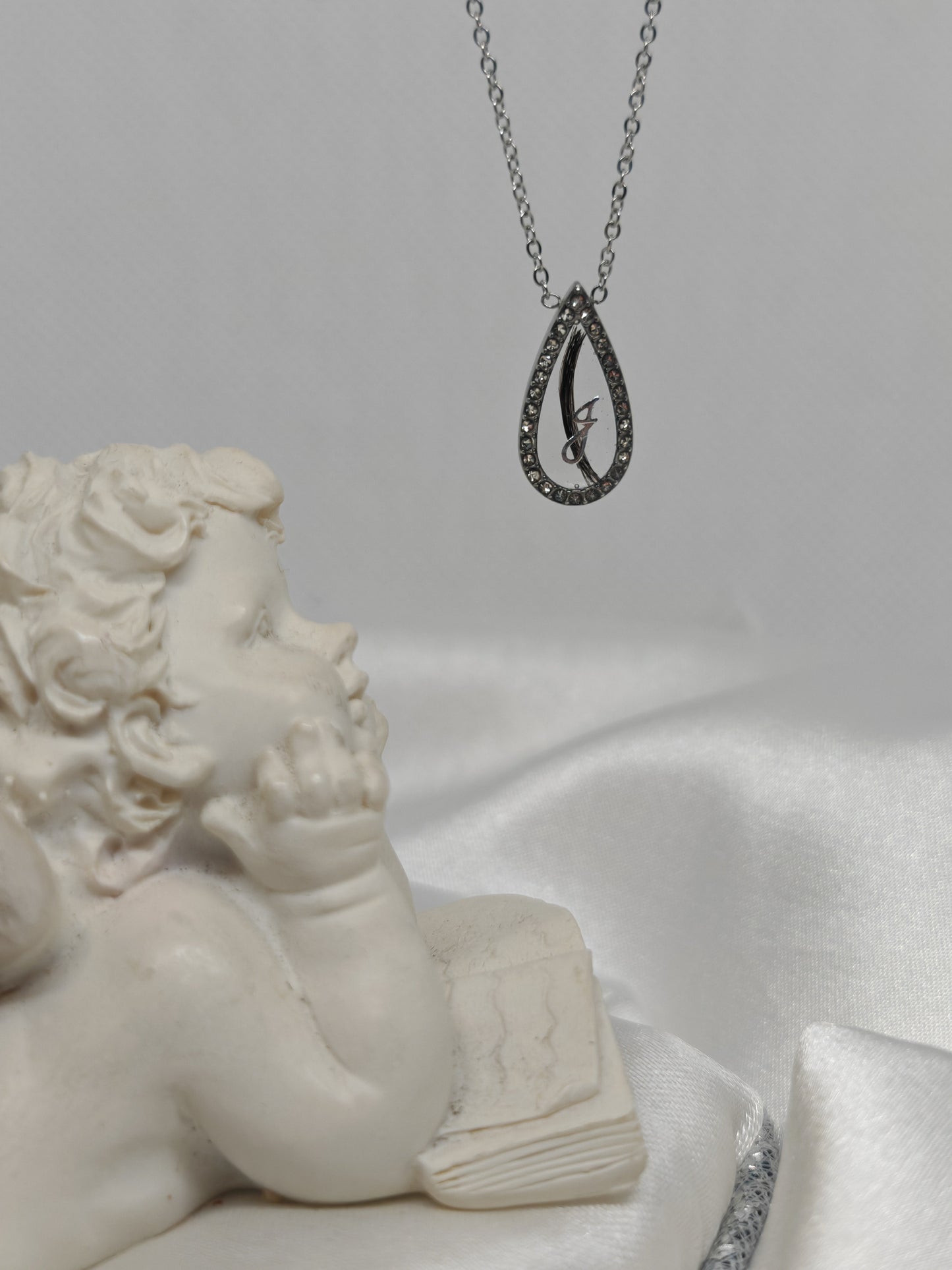 Collier au fil d'une goutte
